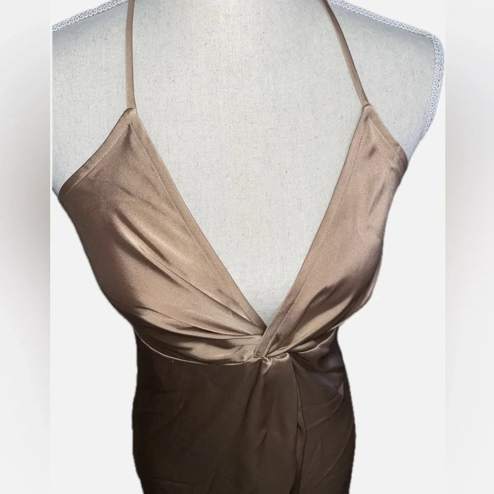 Express Dress with Knot Detail - Picture 3 of 9